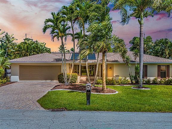 4th image of 1307 Melaleuca Ln