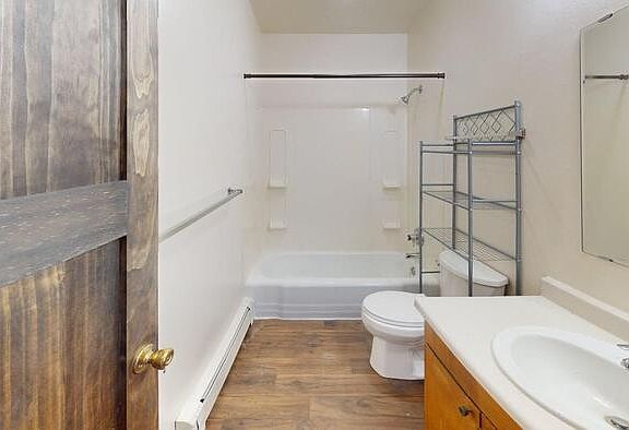 4th image of 305 Ryan Dr #10