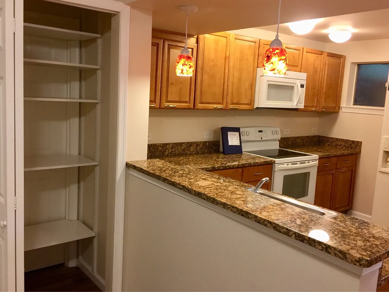 2 bed, 800 sqft, $2,198 — Photo 2