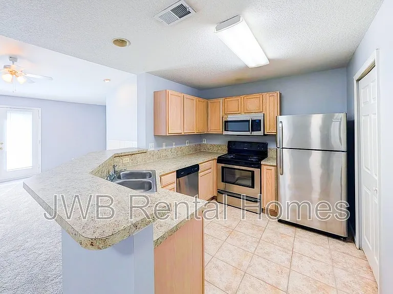 13715 Richmond Park Dr N #507 — Photo 2