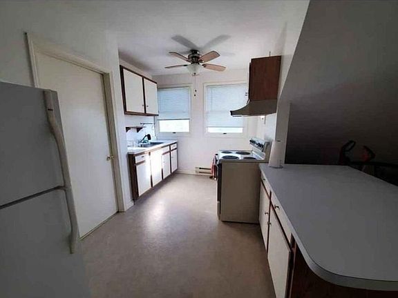 4th image of 53 Lafayette St Floor 3