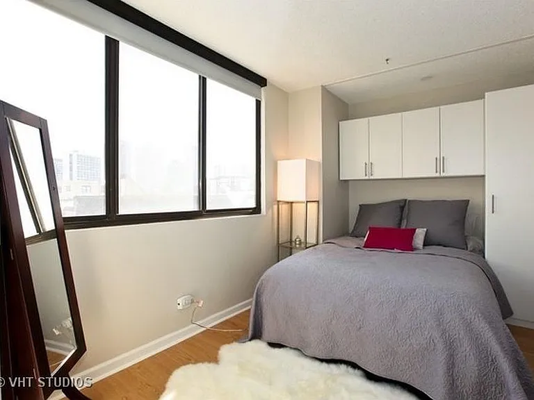 Bedroom fits queen bed