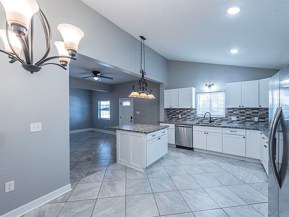3rd image of 715 35th St