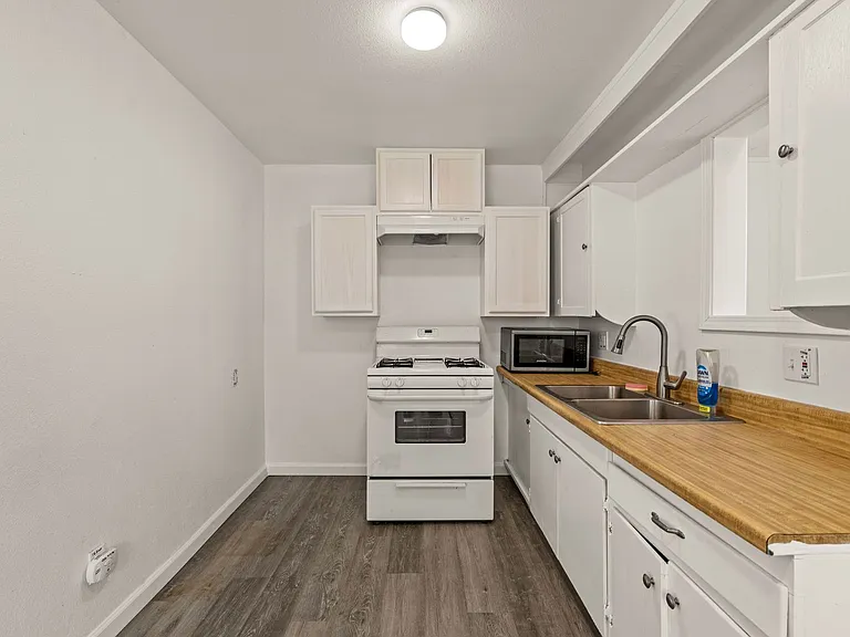 206 Townsend St — Photo 4