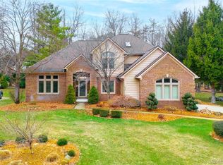 135 Great Pines Dr, Oxford, MI 48371