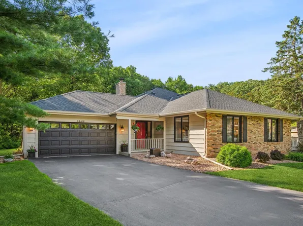 8640 Wood Cliff Cir S, Minneapolis, MN 55438
