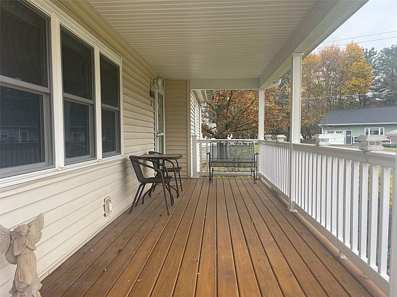 2nd image of 12 Meadow Ln