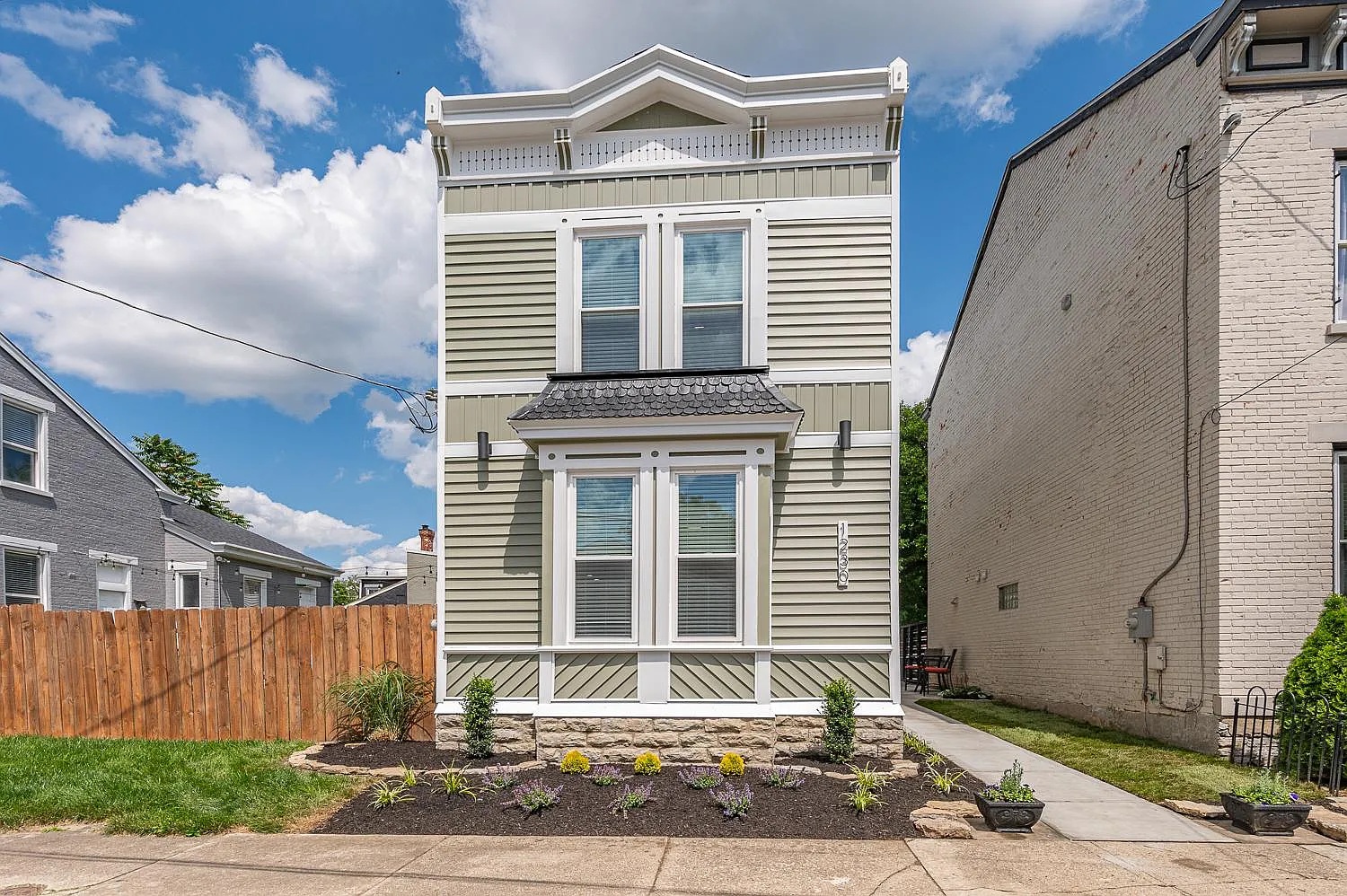 1230 Fisk St photo 1