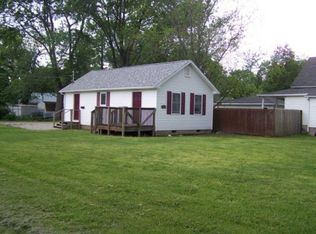 305 E Colorado Ave, Casey, IL 62420
