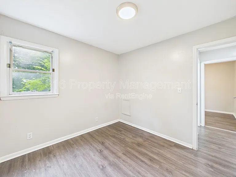 8028 Montgall Ave — Photo 11