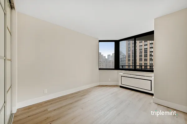 Sold by Triplemint | media 20