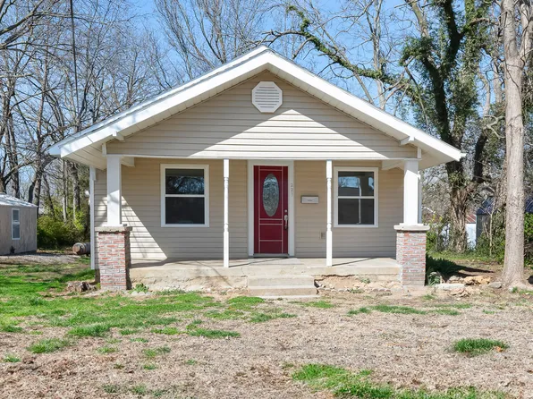 221 W Austin Street, Bolivar, MO 65613