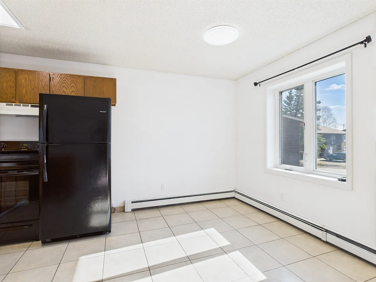Building Photo - 614 Ouida Way #2