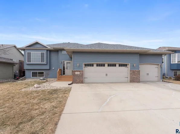 2217 S Ollerich Ave, Sioux Falls, SD 57106