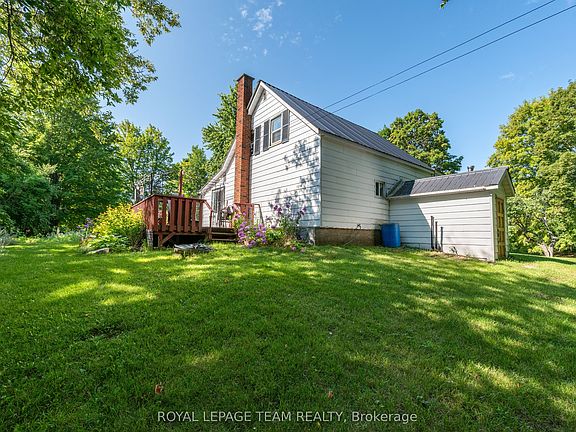 5th image of 1448 Perrault Rd