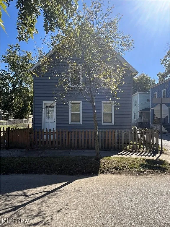 7815 Eve Ave photo 1