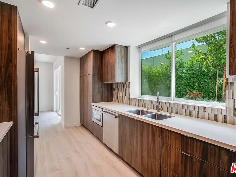 1021 S Shenandoah St #102 — Photo 4