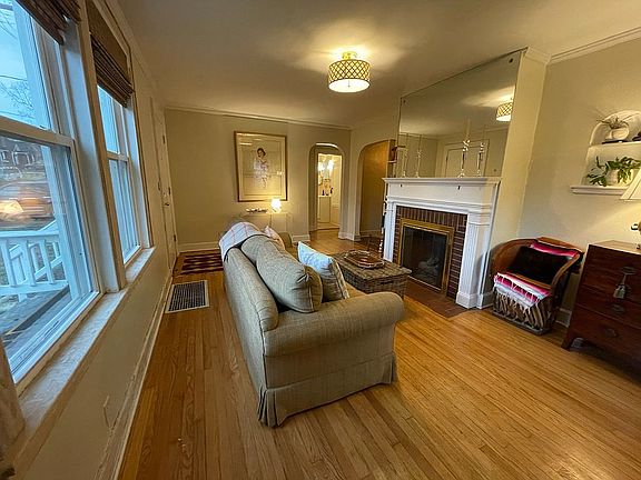 4th image of 909 Burchwood Ave