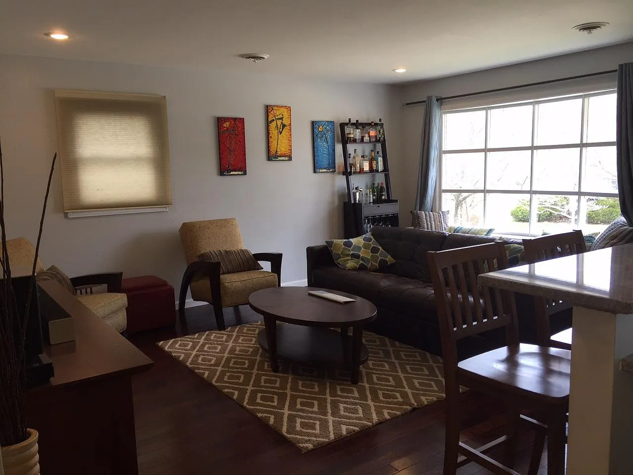 3 bed, 1256 sqft, $2,400 — Photo 4