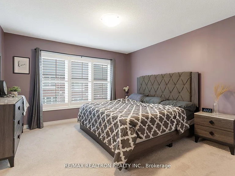 19 Sutcliffe Dr — Photo 13