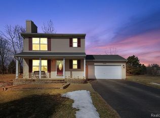 3099 Simsbury Ct, Pinckney, MI