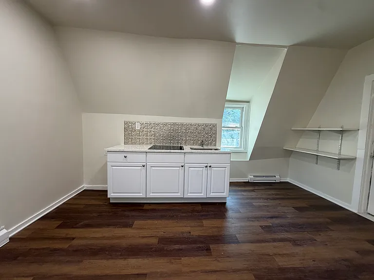 194 Seymour Ave #3 — Photo 4