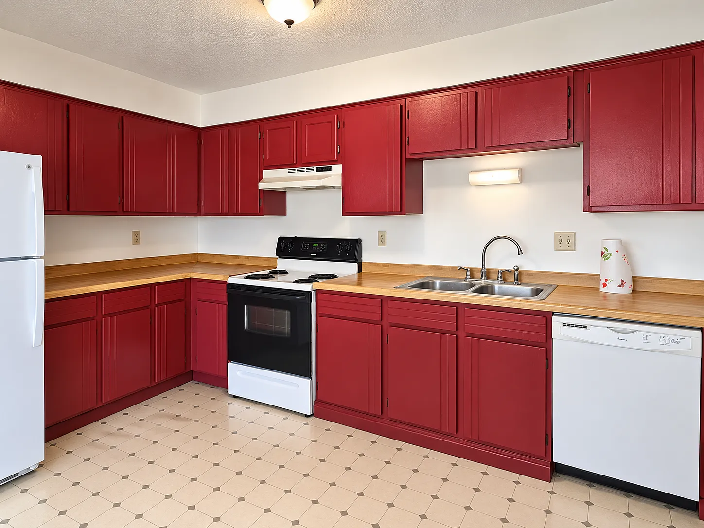 3 bed, 1050 sqft, $1,249 — Photo 2