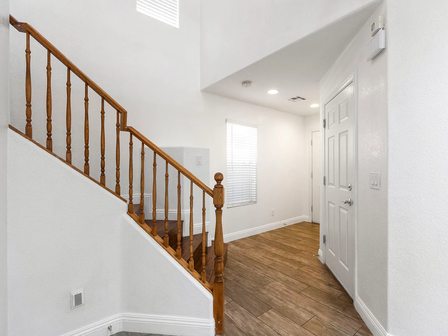 4 bed, 1911 sqft, $2,600 — Photo 3