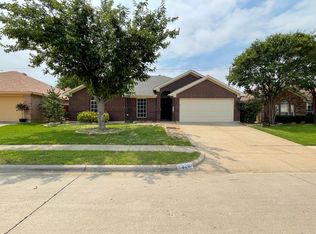 8207 Mosstree Dr, Arlington, TX 76001