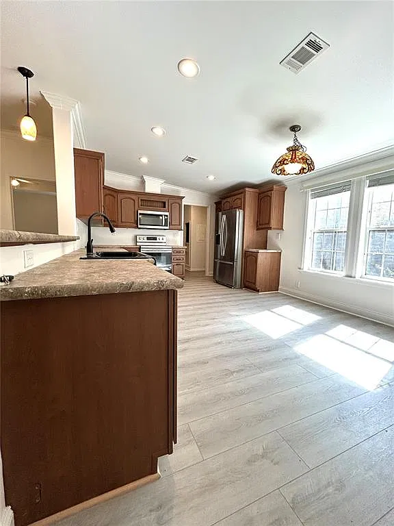 3 bed, 2.0 bath, 1940 sqft, $1,995 — Photo 4