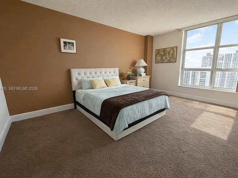19195 NE 36th Ct — Photo 6