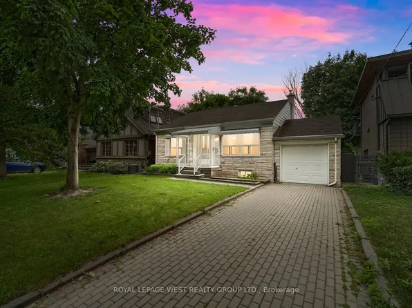22 Beaucourt Rd, Toronto, ON M8Y 3G2