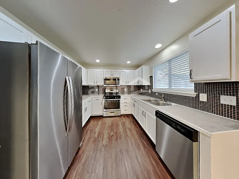 372 W Wood Owl Dr — Photo 3