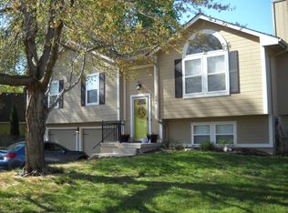 706 NE Hunters Rd, Blue Springs, MO 64014