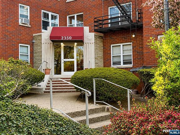 2nd image of 2350 Linwood Ave APT 1G