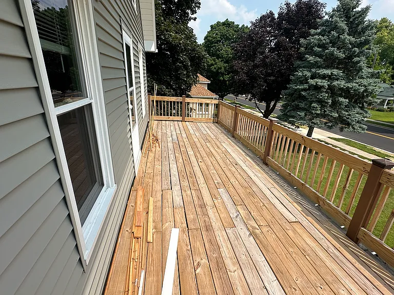 Great Oconomowoc 2 bedroom Upper Unit Next to Downtown Oconomowoc — Photo 2