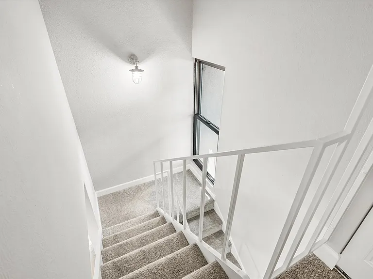 2815 S Locust St — Photo 19