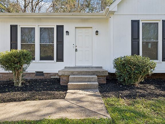 2nd image of 679 Frankfort Dr