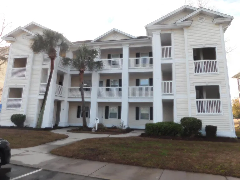 521 White River Dr #21F — Photo 1