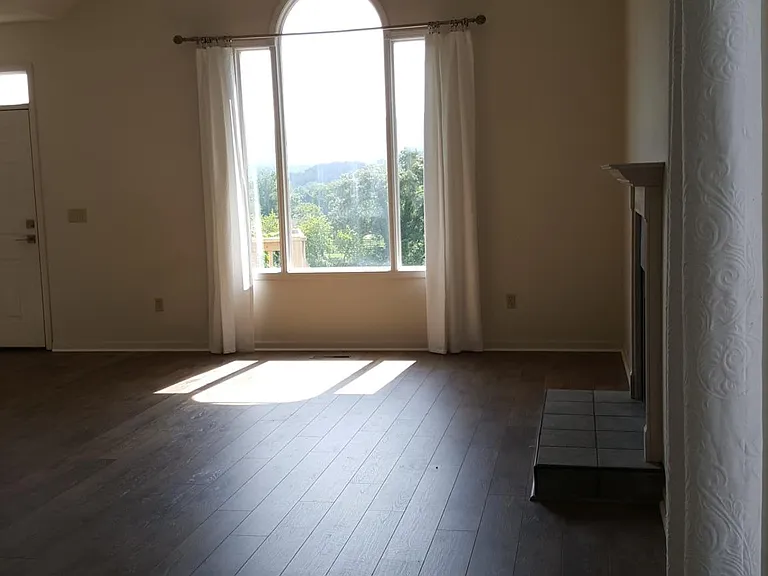 vaulted ceiling in great room