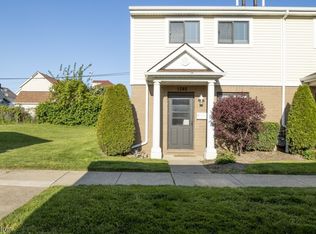 1245 W 70th St #9, Cleveland, OH