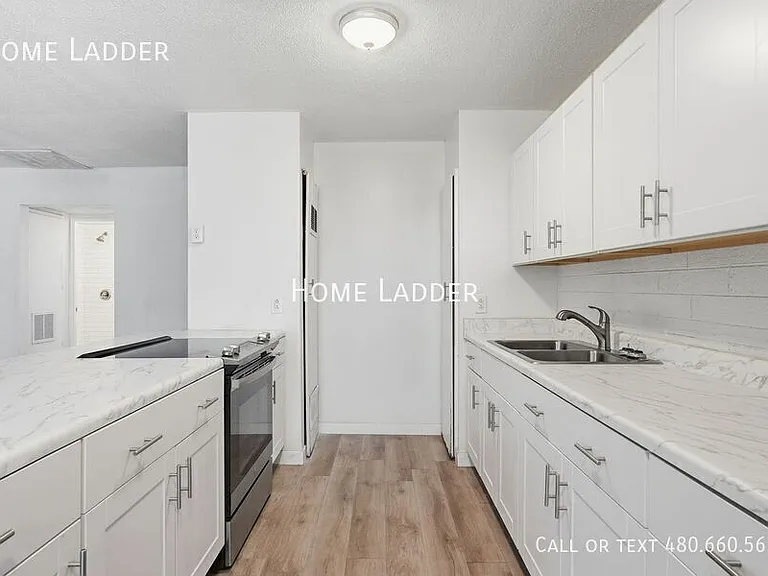 1332 W 5th St #8 — Photo 3