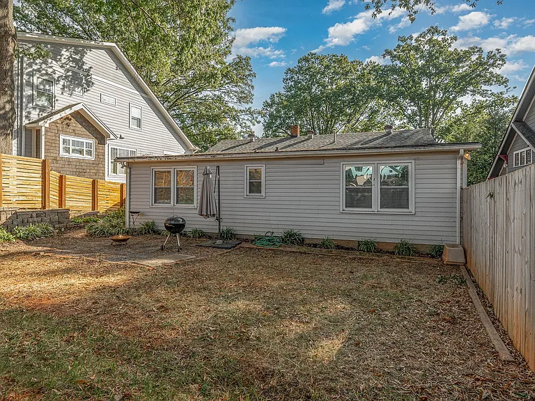 800 McDonald Ave — Photo 26