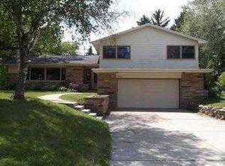 1409 Chestnut St, West Bend, WI 53095