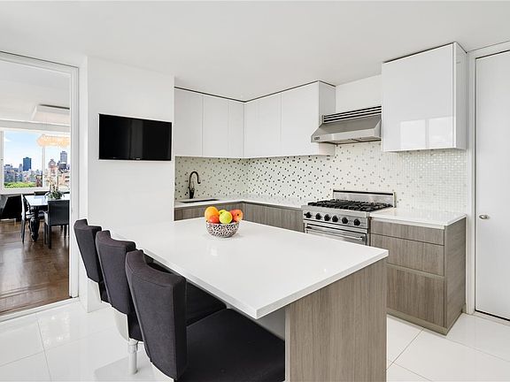 2nd image of 111 W 67th St APT 22E