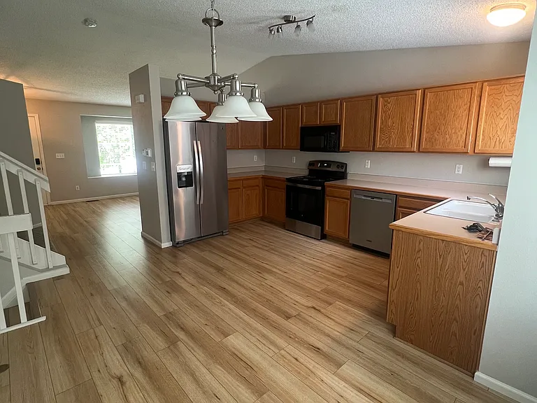 9880 Castle Ridge Cir — Photo 5