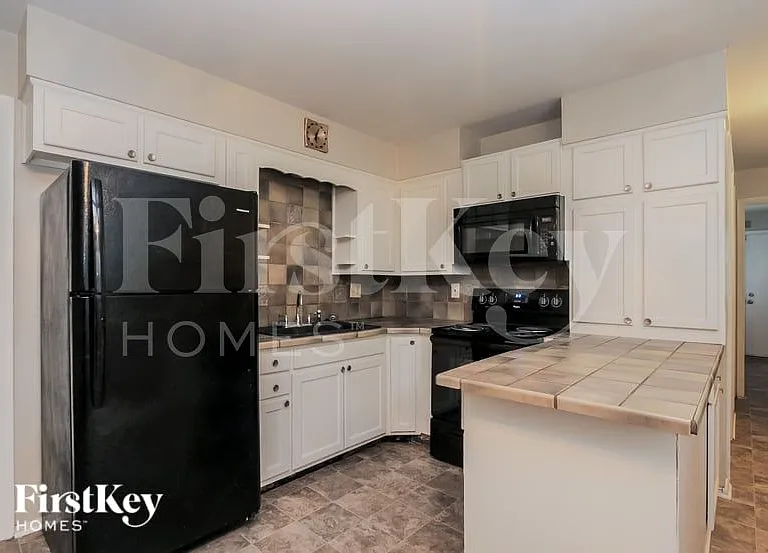 6045 N Alton Ave — Photo 5