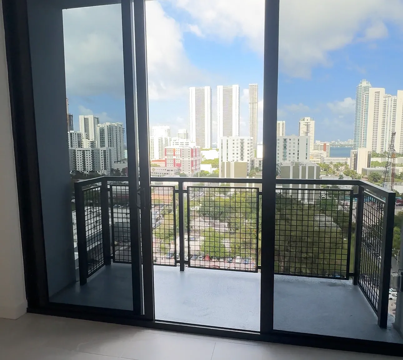 1 bed, 754 sqft, $2,656 — Photo 2