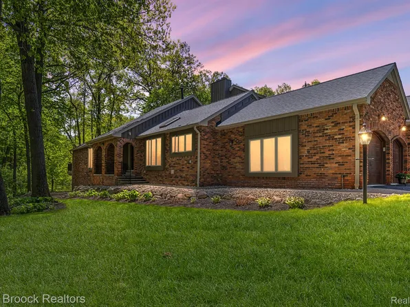 4037 Hidden Woods Dr, Bloomfield Hills, MI 48301