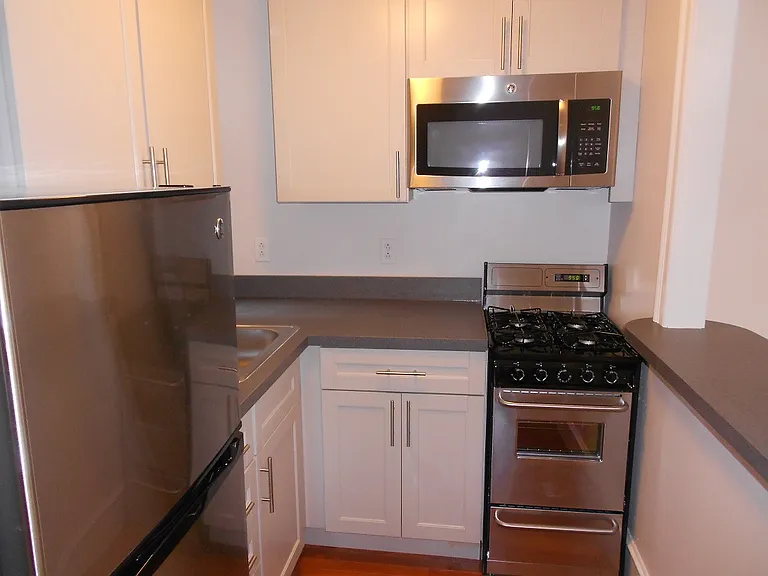 52 Edgerly Pl #10 — Photo 5